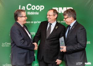 From left to right, Yves Gagnon, honorary president of Groupe BMR, Denis Richard, president of La Coop fédérée and Gaétan Desroches, chief executive officer at La Coop fédérée, all gathered at the announcement of the arrival of Groupe BMR within La Coop fédérée (CNW Group/La Coop fédérée)